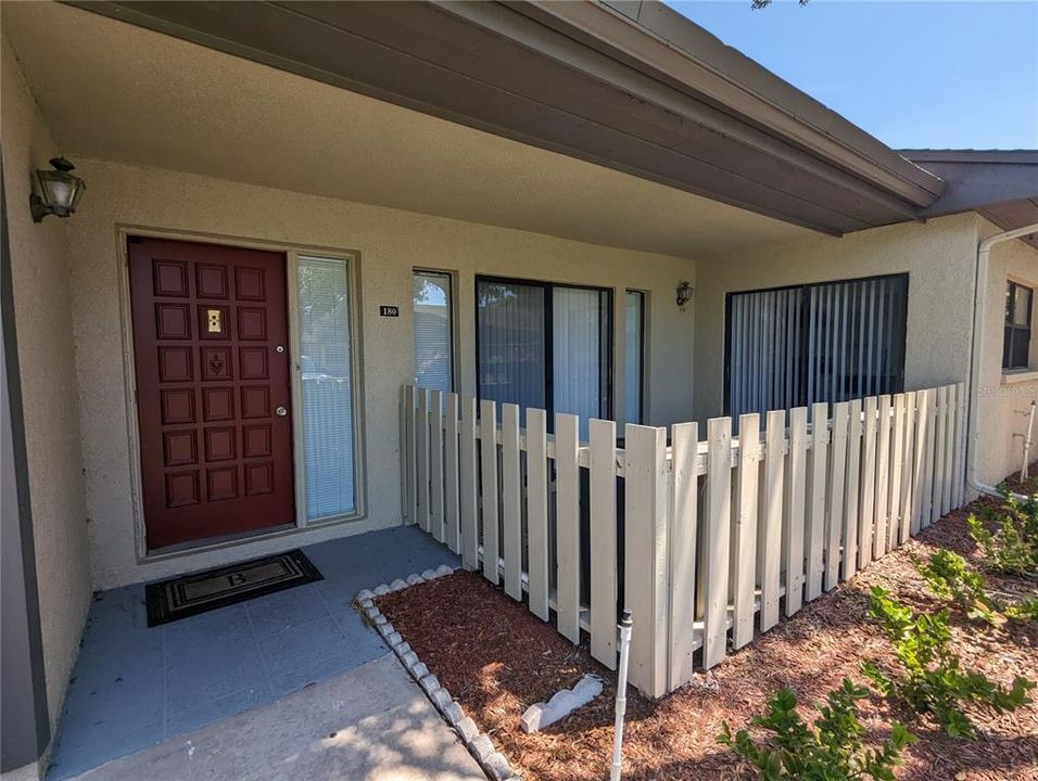 Active With Contract: $2,250 (2 beds, 2 baths, 1250 Square Feet)