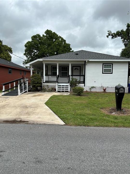 Active With Contract: $210,000 (3 beds, 2 baths, 1372 Square Feet)