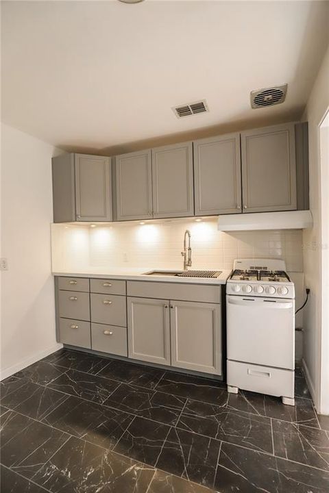 For Rent: $1,650 (2 beds, 1 baths, 775 Square Feet)