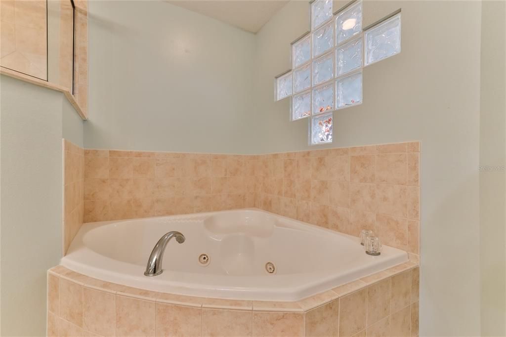 待售: $560,000 (3 贝兹, 2 浴室, 1768 平方英尺)