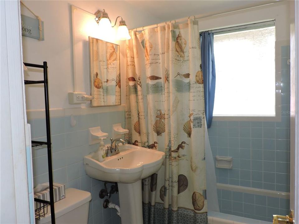 Bathroom with Tub and shower