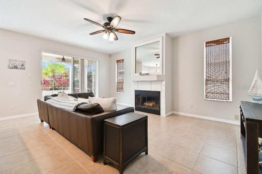 Recently Sold: $575,000 (4 beds, 2 baths, 2547 Square Feet)