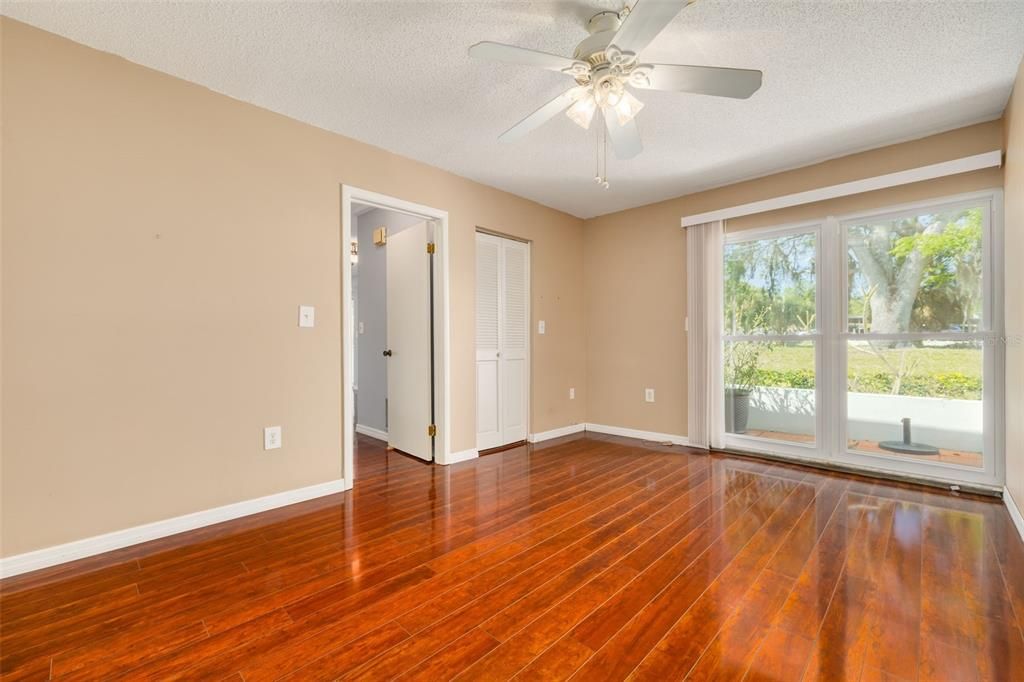 Active With Contract: $180,000 (1 beds, 1 baths, 814 Square Feet)