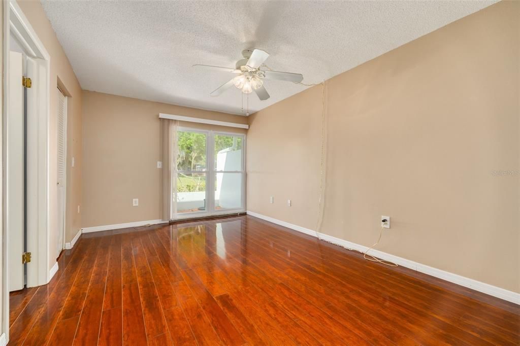 Active With Contract: $180,000 (1 beds, 1 baths, 814 Square Feet)