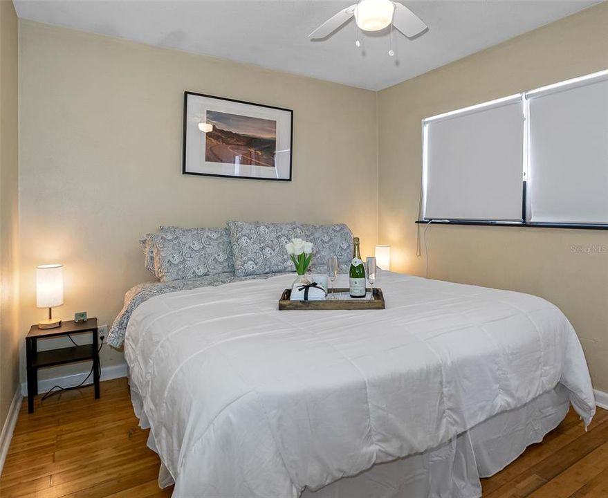 Active With Contract: $165,000 (1 beds, 1 baths, 374 Square Feet)