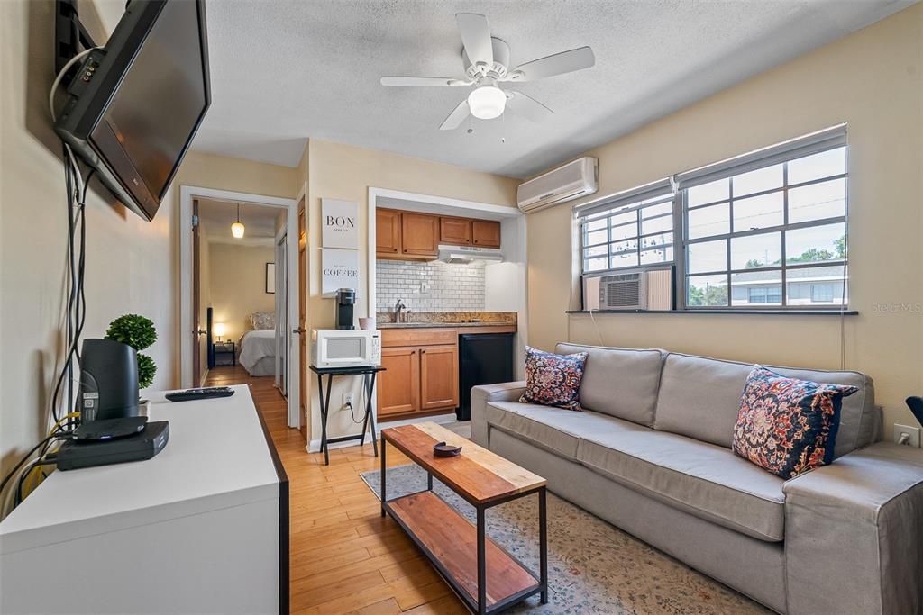 For Sale: $165,000 (1 beds, 1 baths, 374 Square Feet)