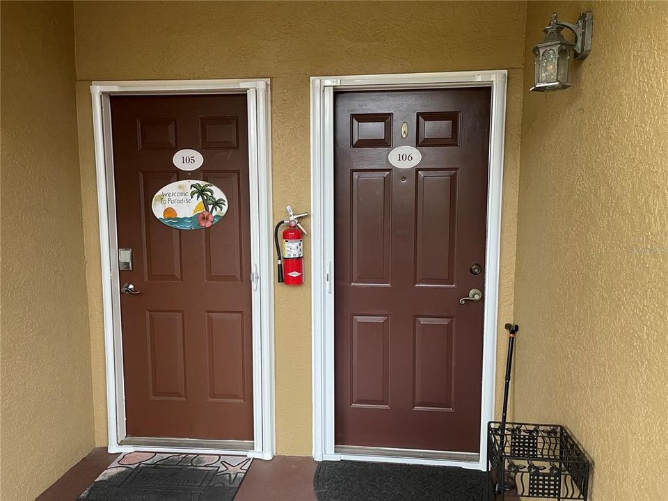 FRONT DOOR (RIGHT)