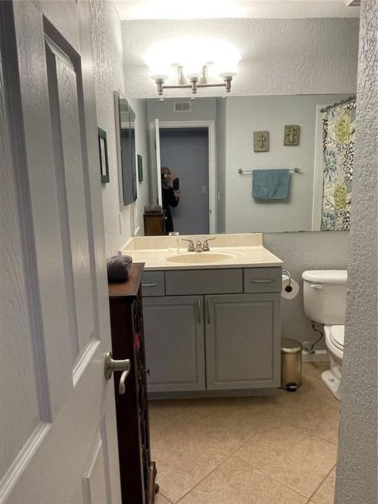 MAIN BATHROOM