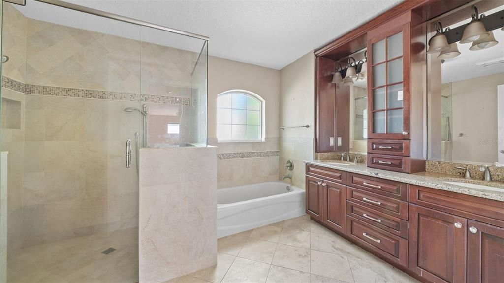 最近售出: $350,000 (2 贝兹, 2 浴室, 1672 平方英尺)