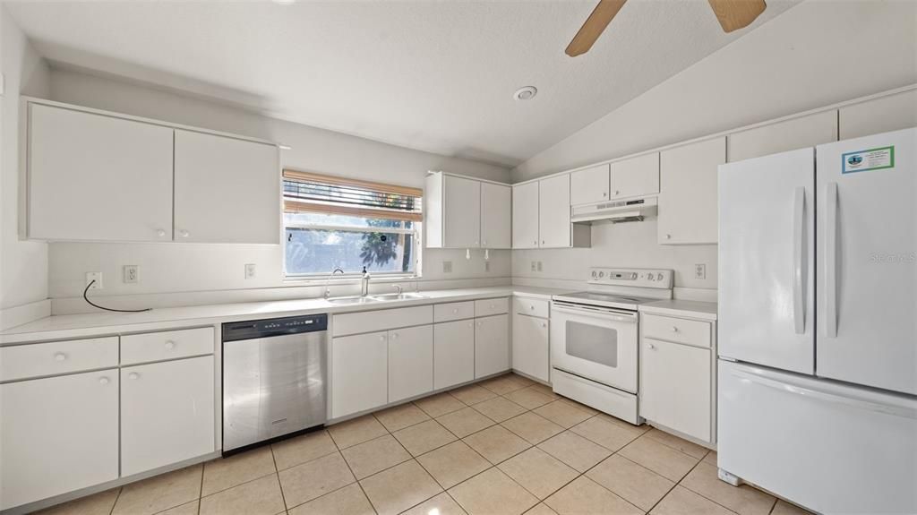 Recently Sold: $350,000 (2 beds, 2 baths, 1672 Square Feet)