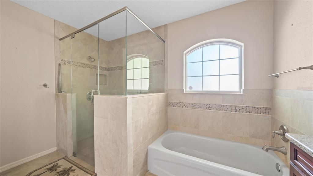 最近售出: $350,000 (2 贝兹, 2 浴室, 1672 平方英尺)