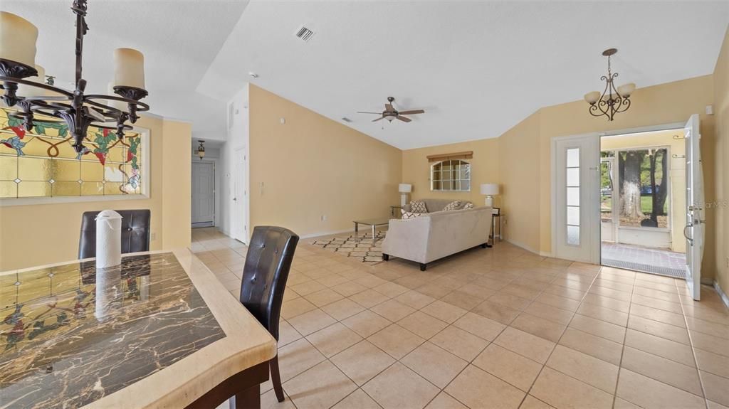 Recently Sold: $350,000 (2 beds, 2 baths, 1672 Square Feet)