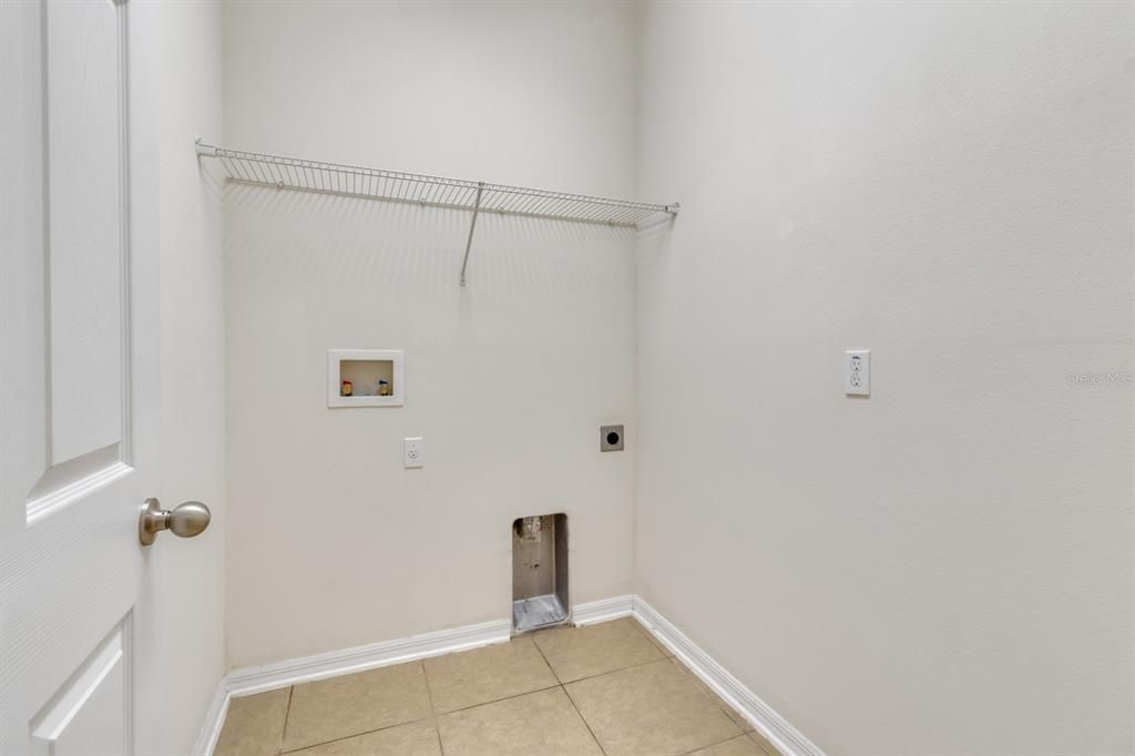 Active With Contract: $419,000 (4 beds, 2 baths, 1843 Square Feet)