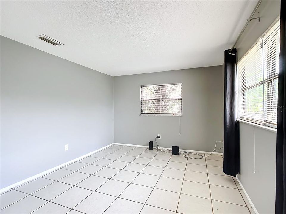 Active With Contract: $180,000 (3 beds, 2 baths, 1304 Square Feet)