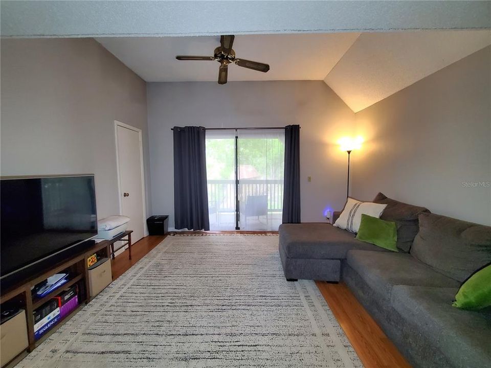 Recently Sold: $139,900 (1 beds, 1 baths, 644 Square Feet)