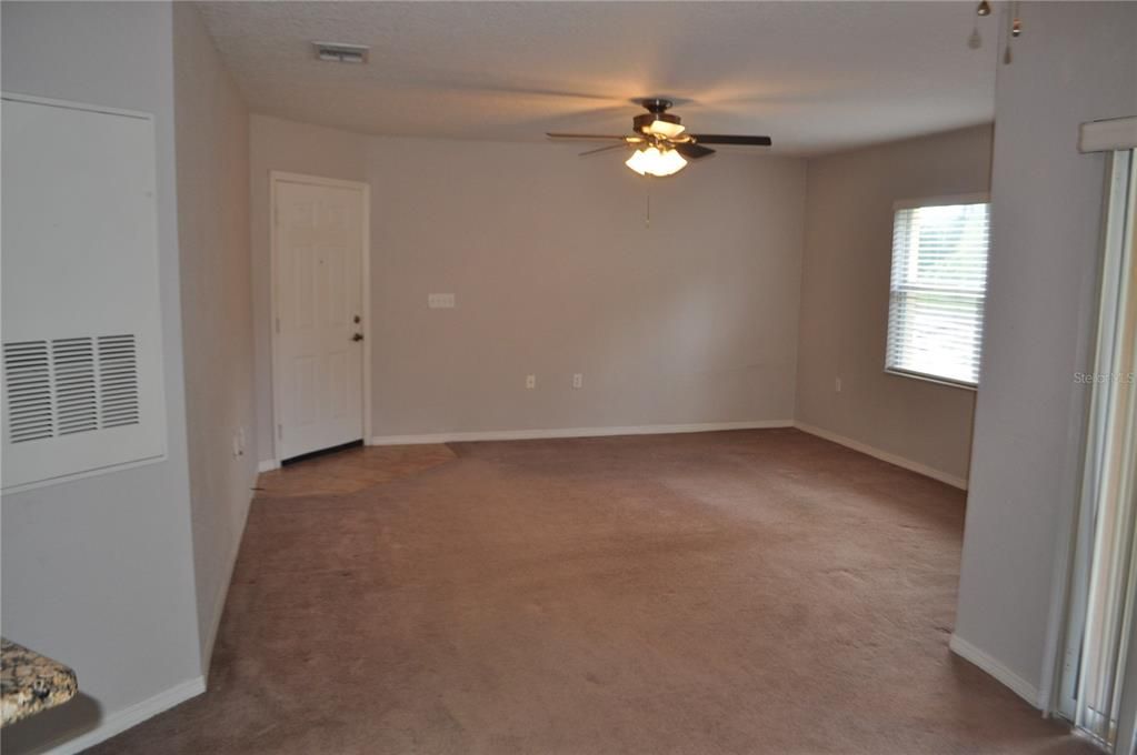 Active With Contract: $164,000 (2 beds, 2 baths, 951 Square Feet)
