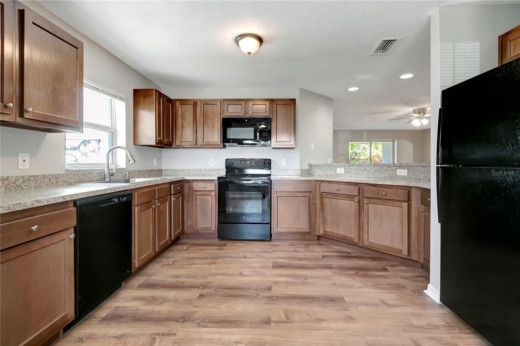 For Sale: $327,500 (3 beds, 2 baths, 1484 Square Feet)