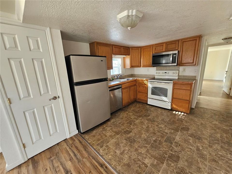 For Sale: $115,000 (2 beds, 2 baths, 624 Square Feet)