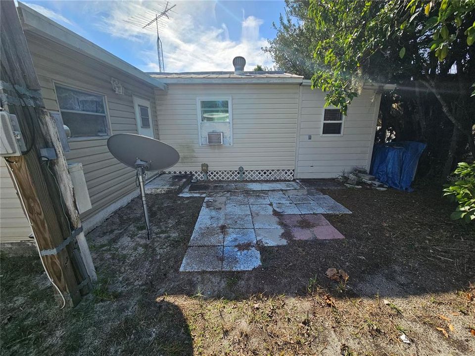 For Sale: $109,000 (2 beds, 2 baths, 624 Square Feet)