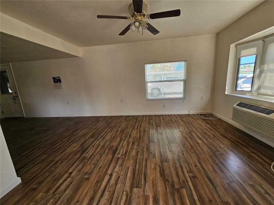 For Sale: $109,000 (2 beds, 2 baths, 624 Square Feet)