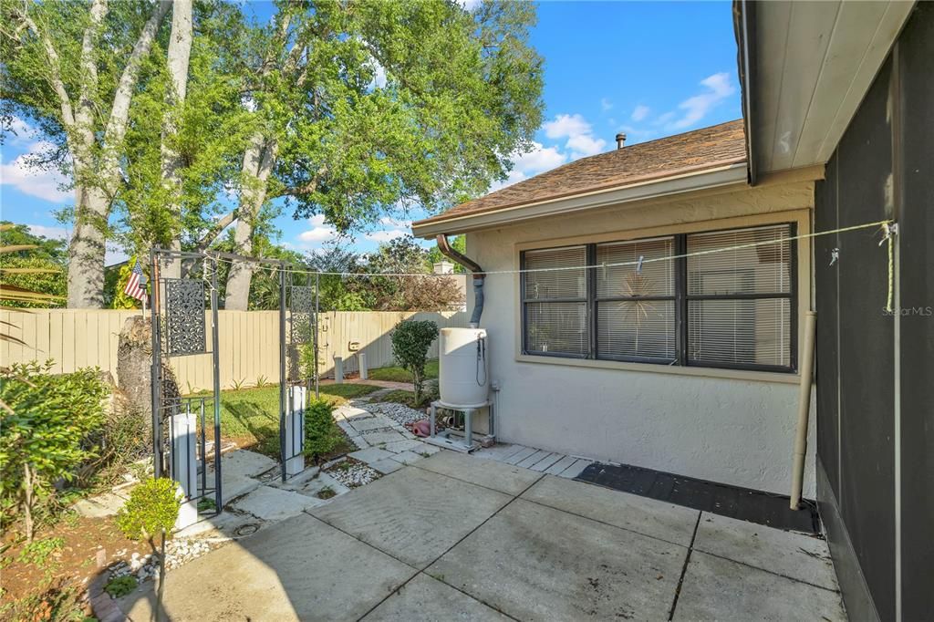Active With Contract: $199,900 (2 beds, 2 baths, 1298 Square Feet)