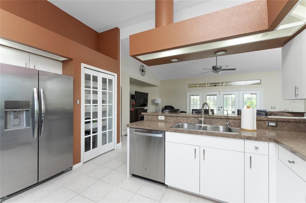 Active With Contract: $539,900 (4 beds, 2 baths, 2081 Square Feet)