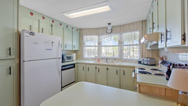 Active With Contract: $175,000 (2 beds, 2 baths, 960 Square Feet)