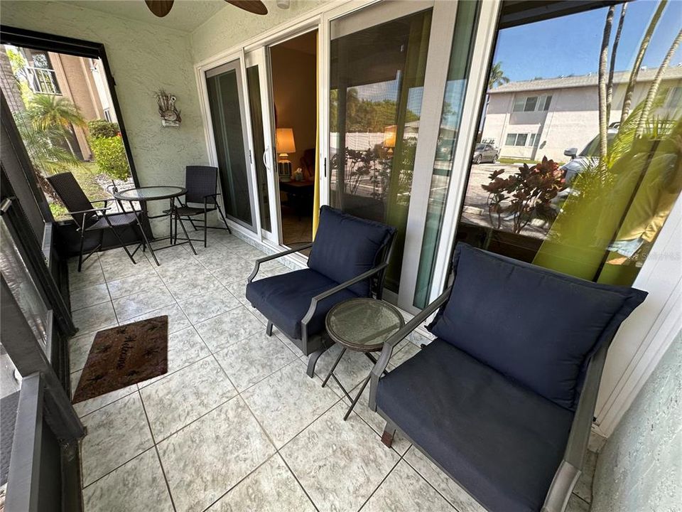 Active With Contract: $1,800 (2 beds, 1 baths, 888 Square Feet)