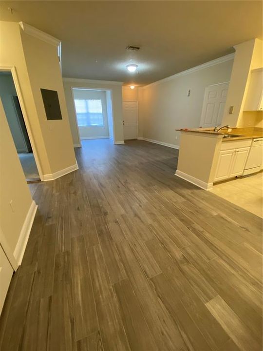 Active With Contract: $1,600 (1 beds, 1 baths, 838 Square Feet)