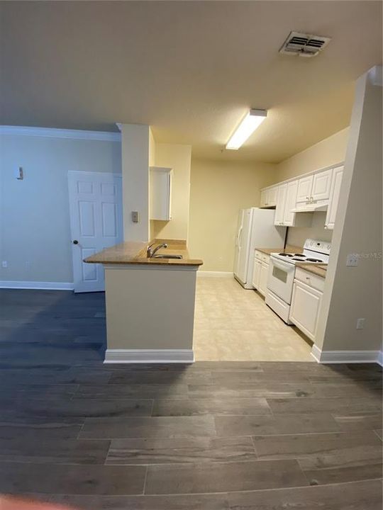 Recently Rented: $1,600 (1 beds, 1 baths, 838 Square Feet)