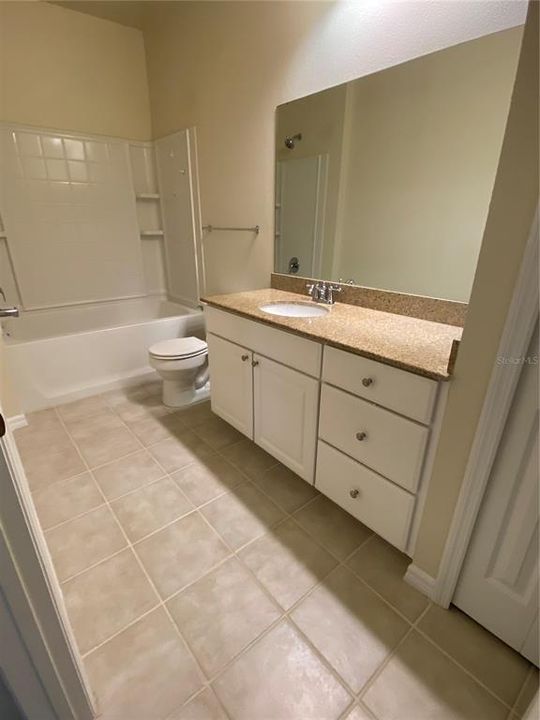 Active With Contract: $1,600 (1 beds, 1 baths, 838 Square Feet)