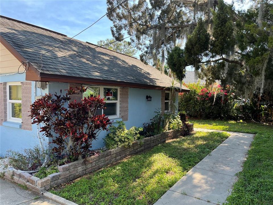 For Sale: $369,000 (3 beds, 2 baths, 1196 Square Feet)