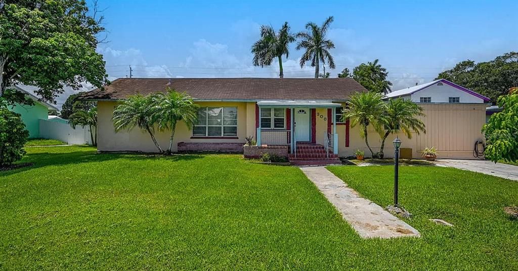Recently Sold: $345,000 (4 beds, 2 baths, 2138 Square Feet)