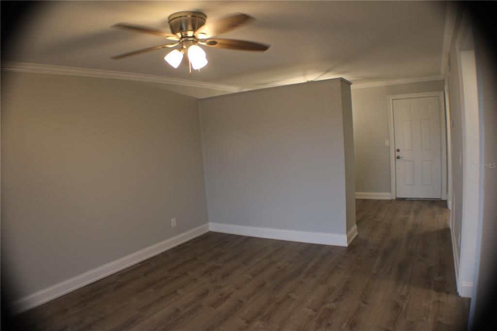 For Sale: $137,900 (1 beds, 1 baths, 678 Square Feet)