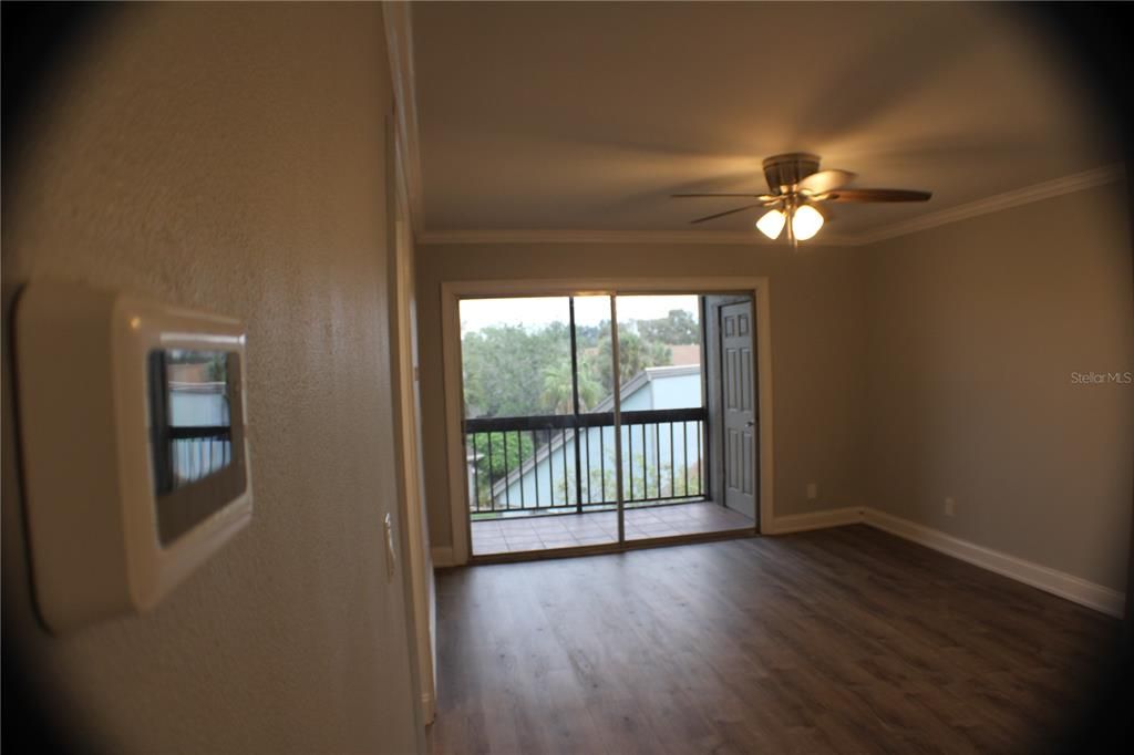 For Sale: $137,900 (1 beds, 1 baths, 678 Square Feet)