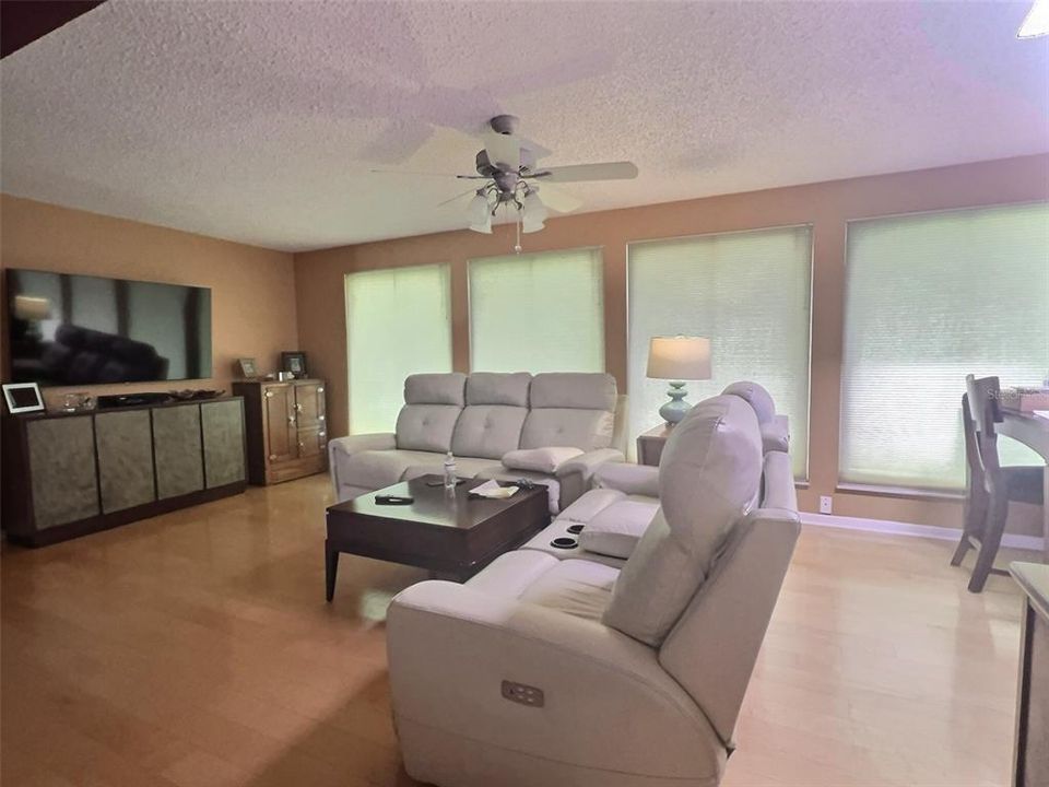 For Sale: $524,900 (2 beds, 2 baths, 1595 Square Feet)