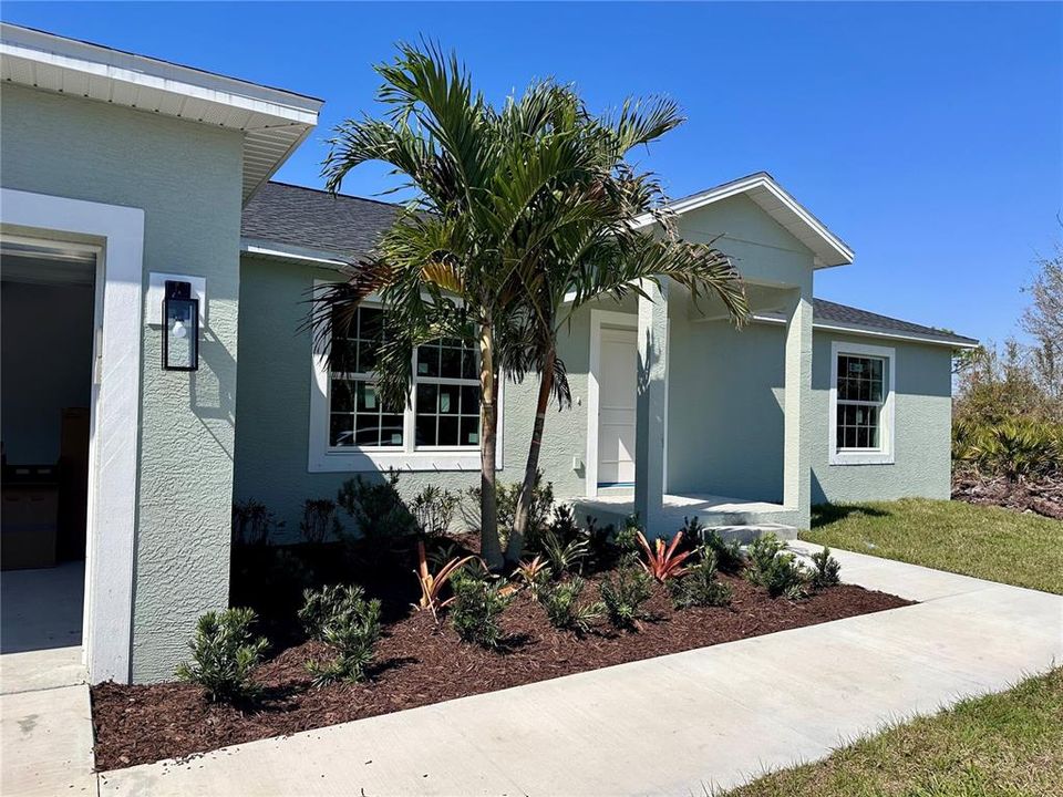 Recently Sold: $320,000 (3 beds, 2 baths, 1613 Square Feet)
