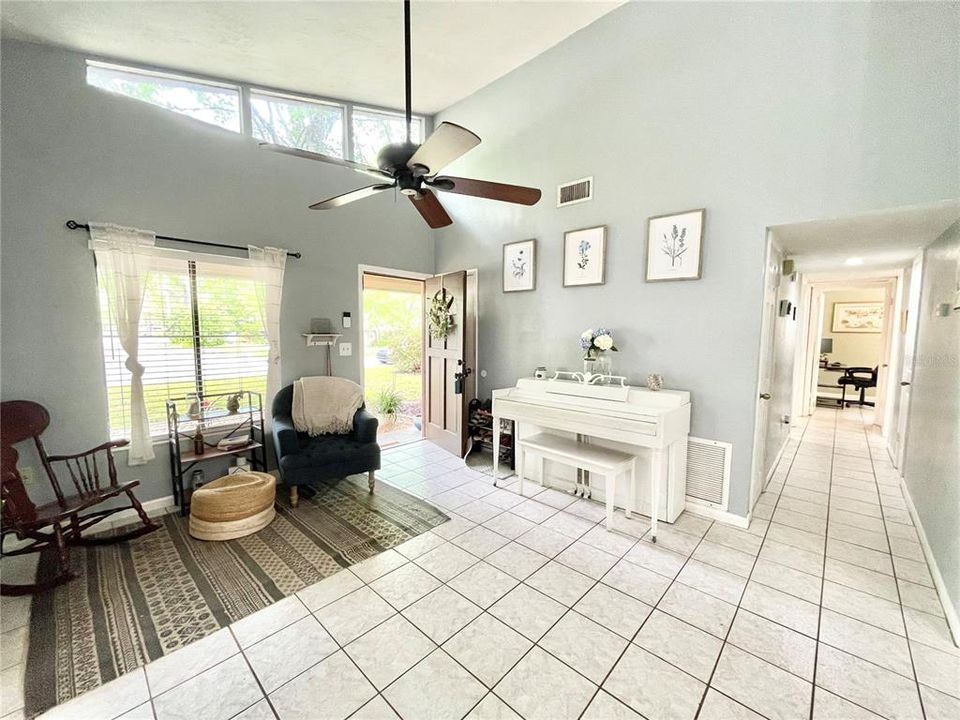 Recently Sold: $244,900 (3 beds, 1 baths, 1258 Square Feet)