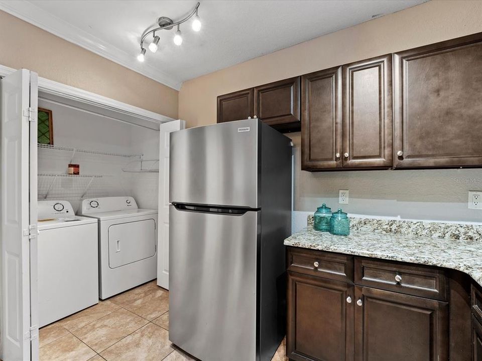 For Sale: $275,000 (2 beds, 2 baths, 1115 Square Feet)