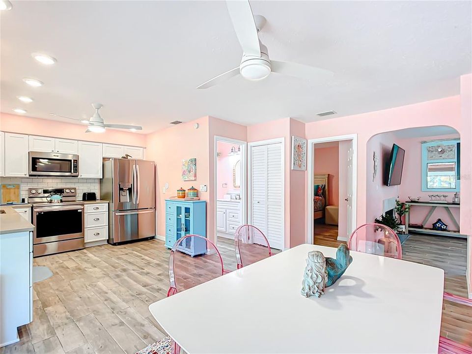 For Sale: $475,000 (2 beds, 2 baths, 1120 Square Feet)