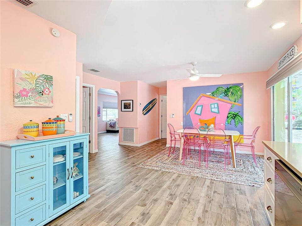 For Sale: $395,000 (2 beds, 2 baths, 1120 Square Feet)