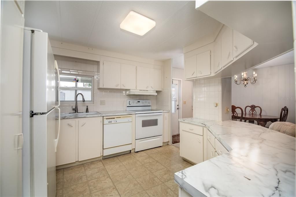 For Sale: $175,000 (2 beds, 2 baths, 1104 Square Feet)