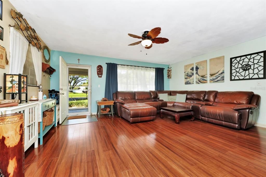 Active With Contract: $350,000 (2 beds, 1 baths, 1255 Square Feet)