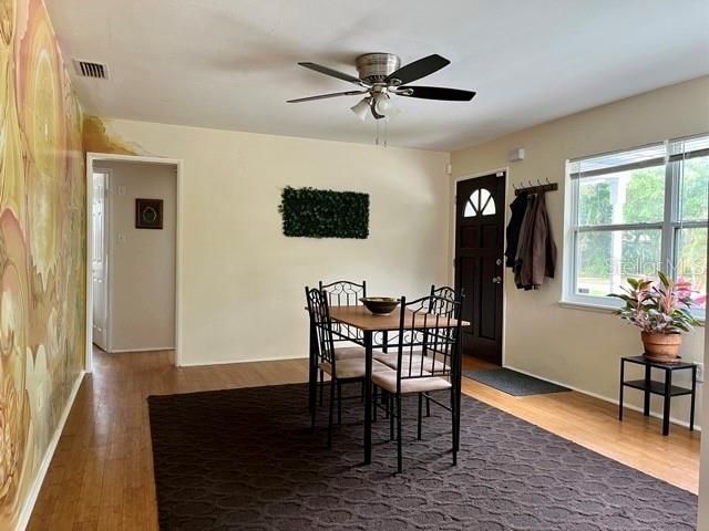 Active With Contract: $359,900 (2 beds, 1 baths, 992 Square Feet)