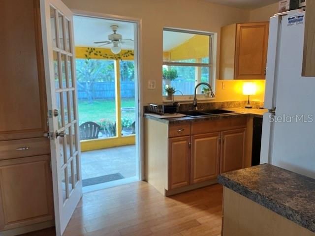 Recently Sold: $359,900 (2 beds, 1 baths, 992 Square Feet)