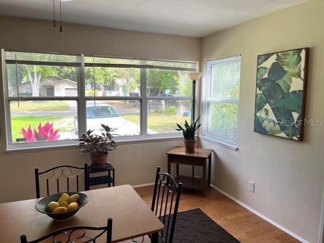 Recently Sold: $359,900 (2 beds, 1 baths, 992 Square Feet)