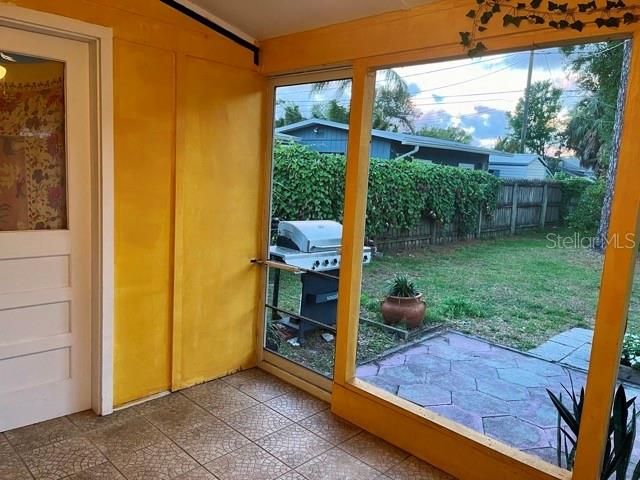 Vendido Recientemente: $359,900 (2 camas, 1 baños, 992 Pies cuadrados)