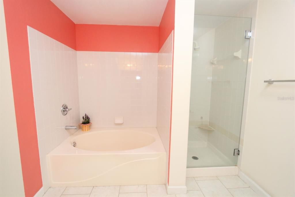Active With Contract: $459,000 (2 beds, 1 baths, 1022 Square Feet)