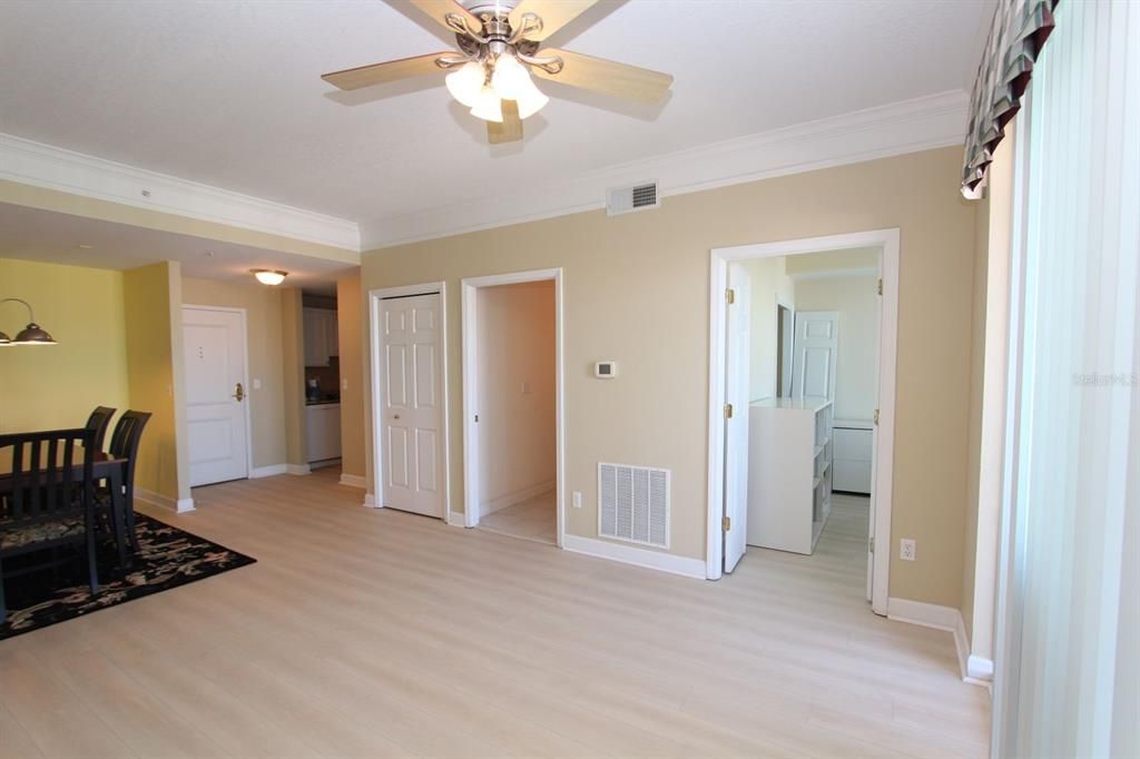 Active With Contract: $459,000 (2 beds, 1 baths, 1022 Square Feet)