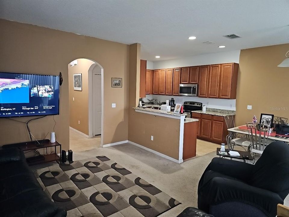 Recently Sold: $284,000 (3 beds, 2 baths, 1405 Square Feet)